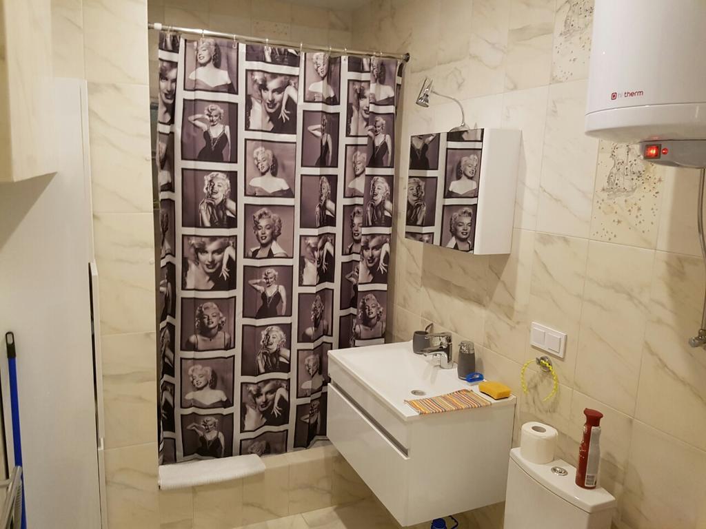 Comfort Apartment On Bogdanivska Street 7B Kiev Bagian luar foto