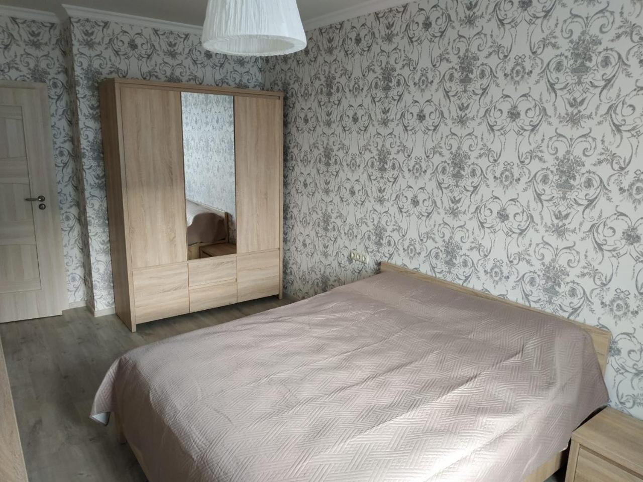 Comfort Apartment On Bogdanivska Street 7B Kiev Bagian luar foto